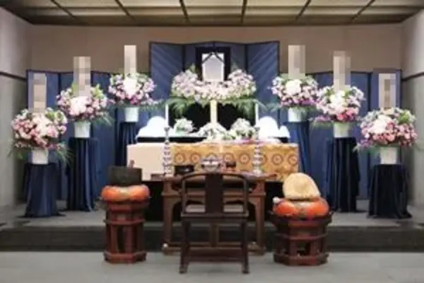 警察専門の村岡葬研葬儀社(神奈川区事務所)で葬儀を行なった写真