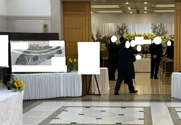 フラワリングセレモニーで葬儀を行なった写真