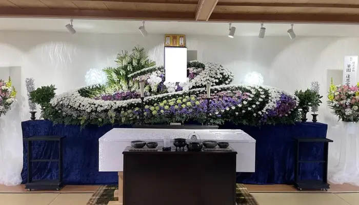 華園葬儀社逢恩堂(家族葬ホール華園)で葬儀を行なった写真