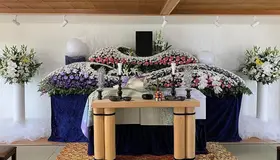 華園葬儀社逢恩堂（家族葬ホール華園） 写真 1