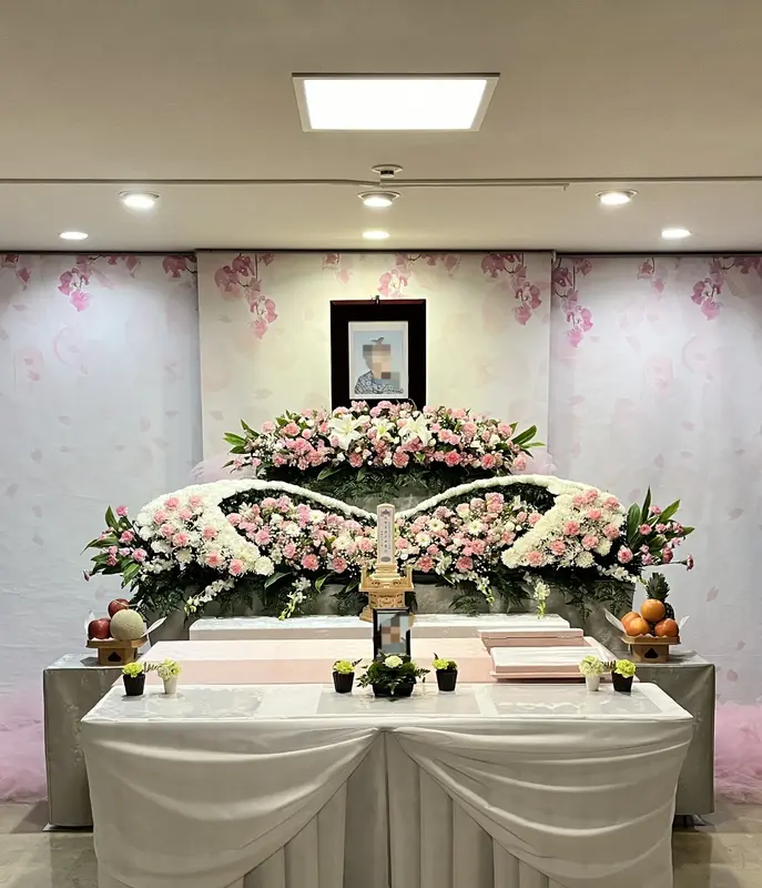 オリジナル生花祭壇
故人様に合わせた世界に1つだけの祭壇を御提案