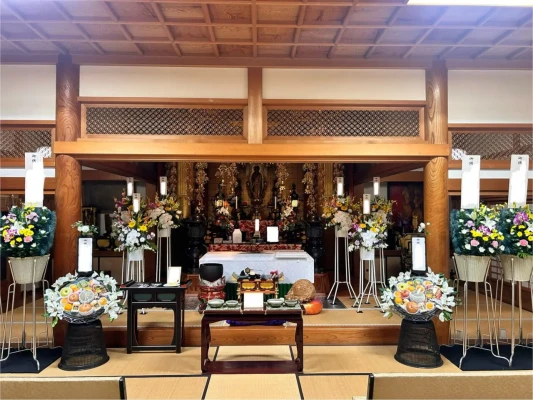 葬儀屋想わ 蔡華寺で葬儀を行なった写真
