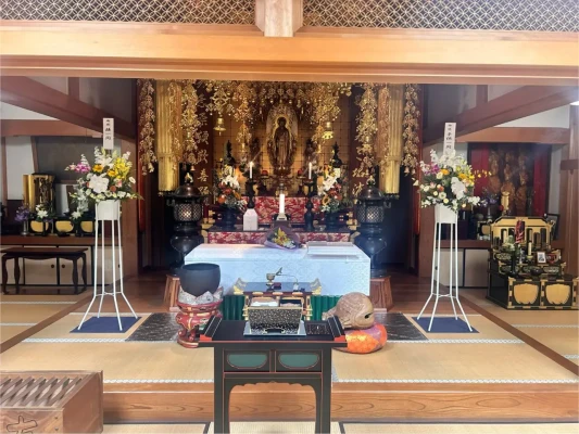 葬儀屋想わ 蔡華寺で葬儀を行なった写真