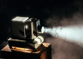 故人の人生を作品にする「映画葬」