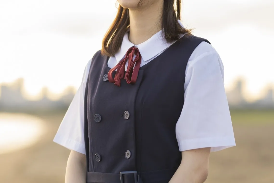 夏の葬儀の服装：学生・子ども