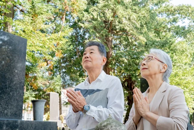 葬式しない・墓もいらないときの供養の仕方は?お墓や骨はどうするのかと親族に相談する方法まで解説!