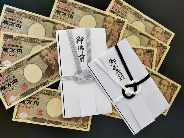 家族葬での香典相場は?身内の場合と友人の場合でどう違う?