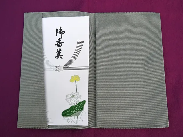 身内のみの家族葬、香典は持参すべき?相場と辞退時の対応マナーを解説