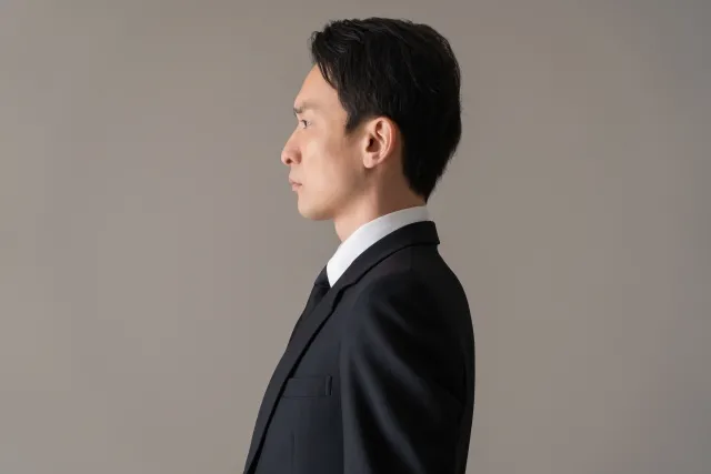 葬儀での男性の髪型:清潔感を第一に