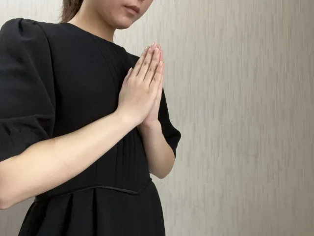 お悔やみとは?適切な文例からメールやLINEでの伝え方まで徹底解説!