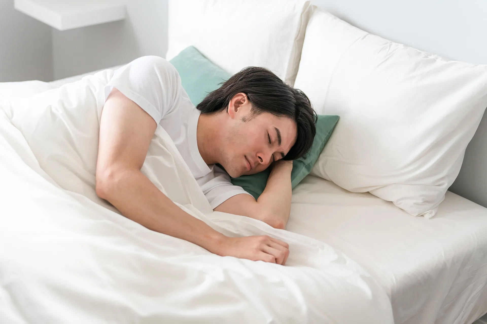 北枕で寝るとどうなる?風水的には悪くない!明日が笑顔で過ごせる睡眠術