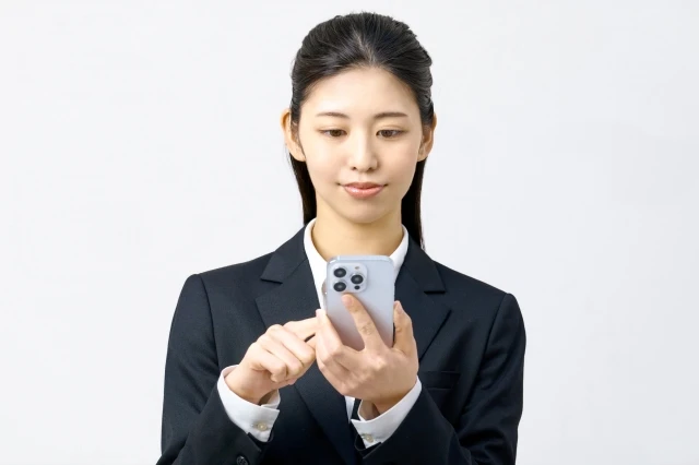 身内が亡くなった人にかける言葉はメールでもいい?お悔やみメールのマナーや注意点を解説
