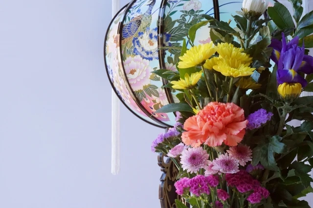 供花の種類は宗教・宗派によって異なる|NG例やふさわしい花について解説